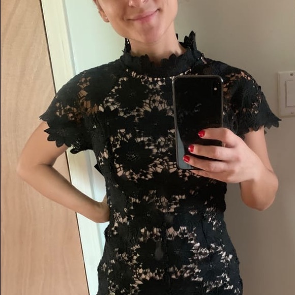 Lulu’s BLACK AND NUDE BODY CON DRESS - Picture 5 of 7